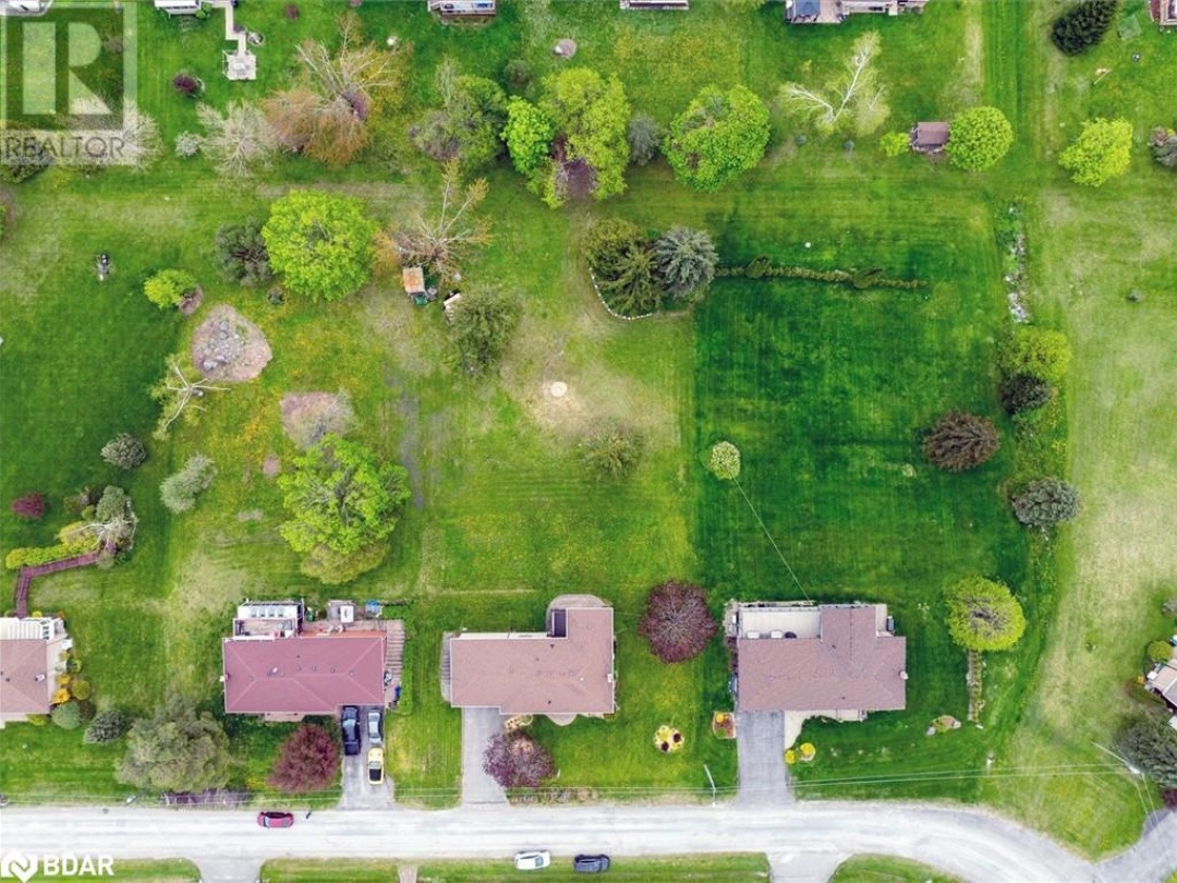 381 Country Club Circle, Pigeon Lake