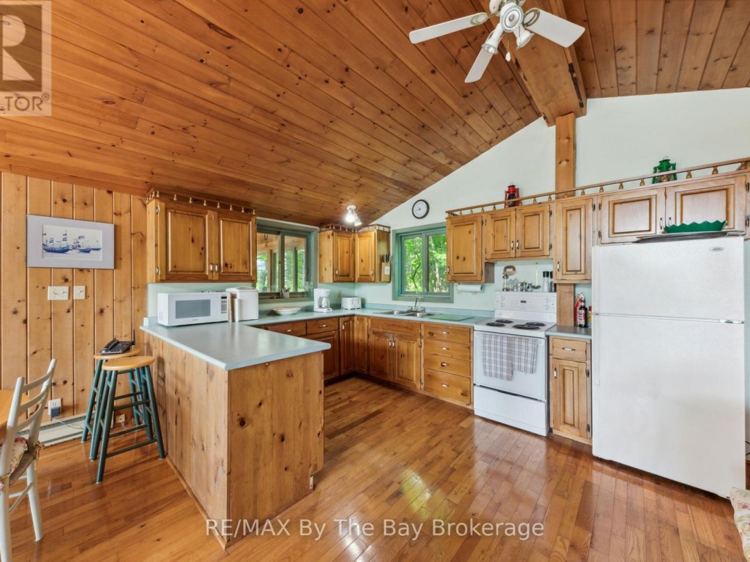 12 IS 3900 GEORGIAN BAY, 