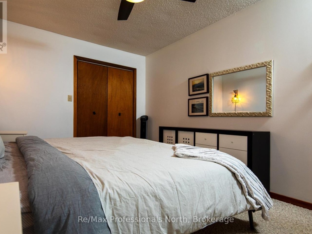 1008 SEVEN DWARFS CRESCENT, 