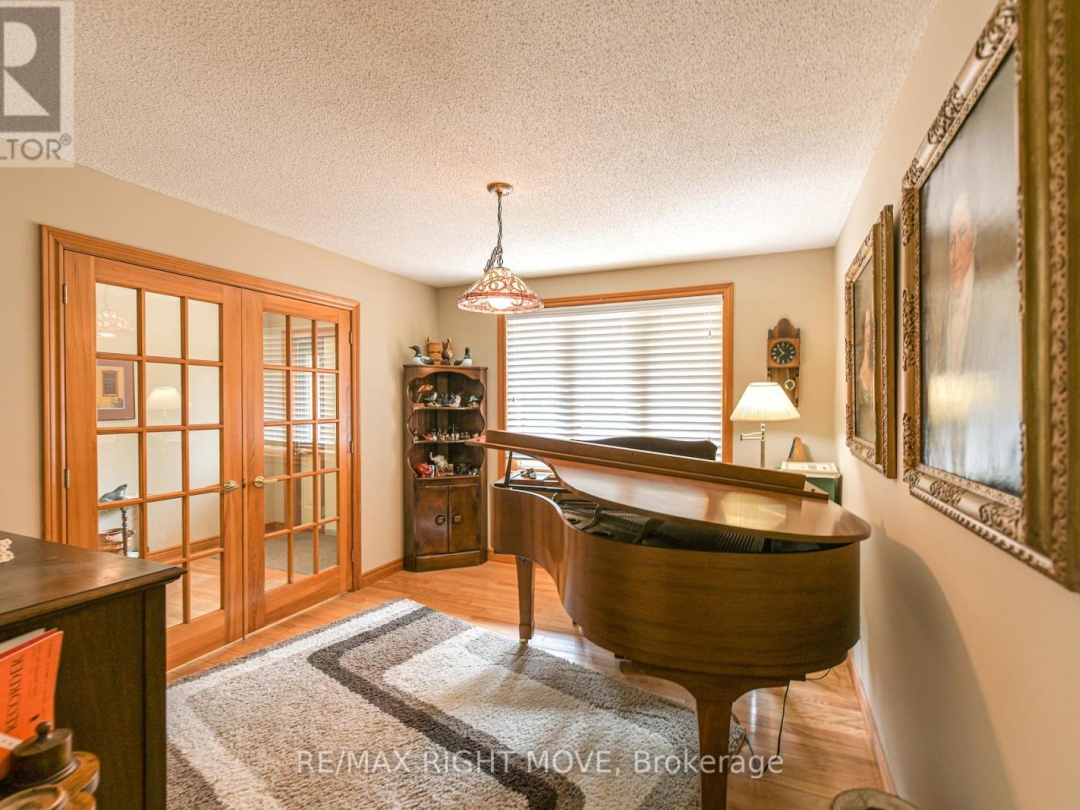 1892 CARRIAGE COURT, 