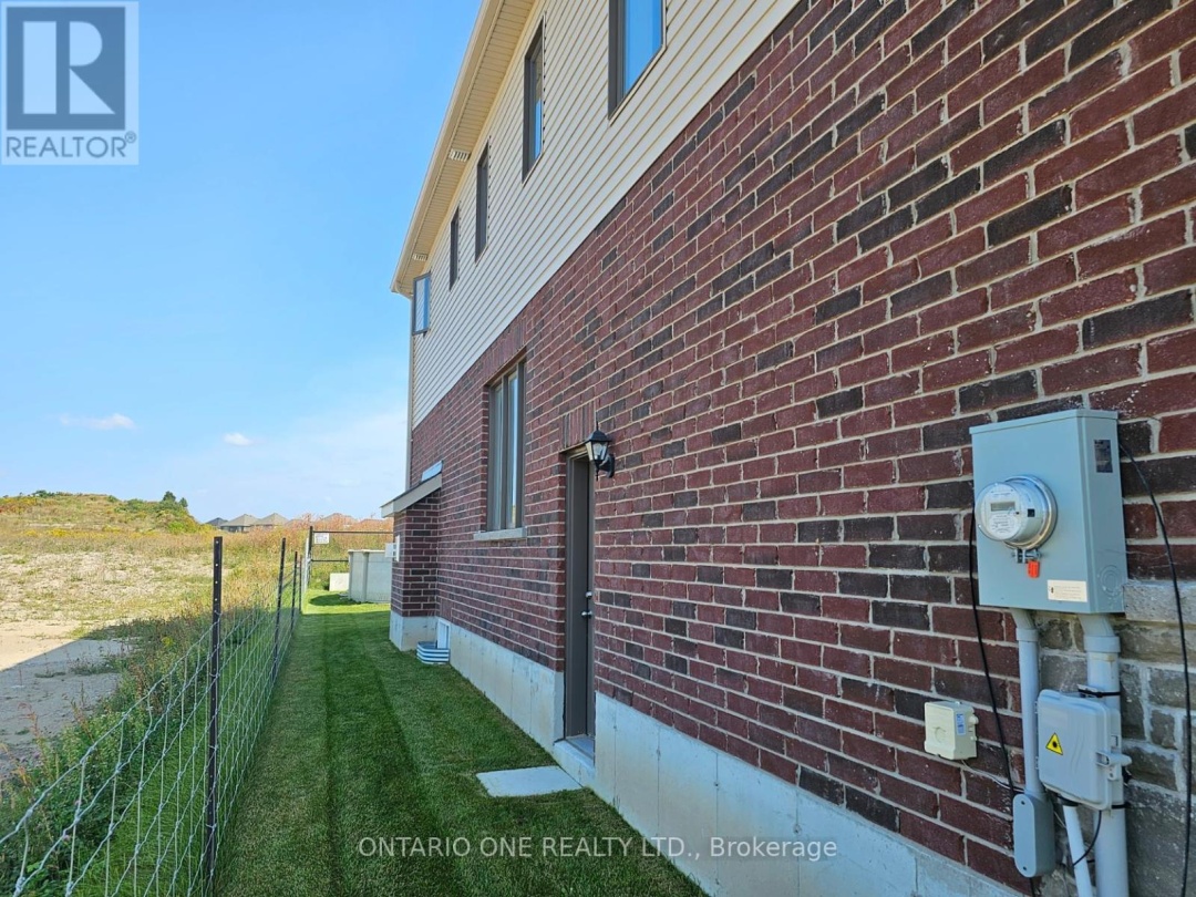 3129 Orion Boulevard, Orillia