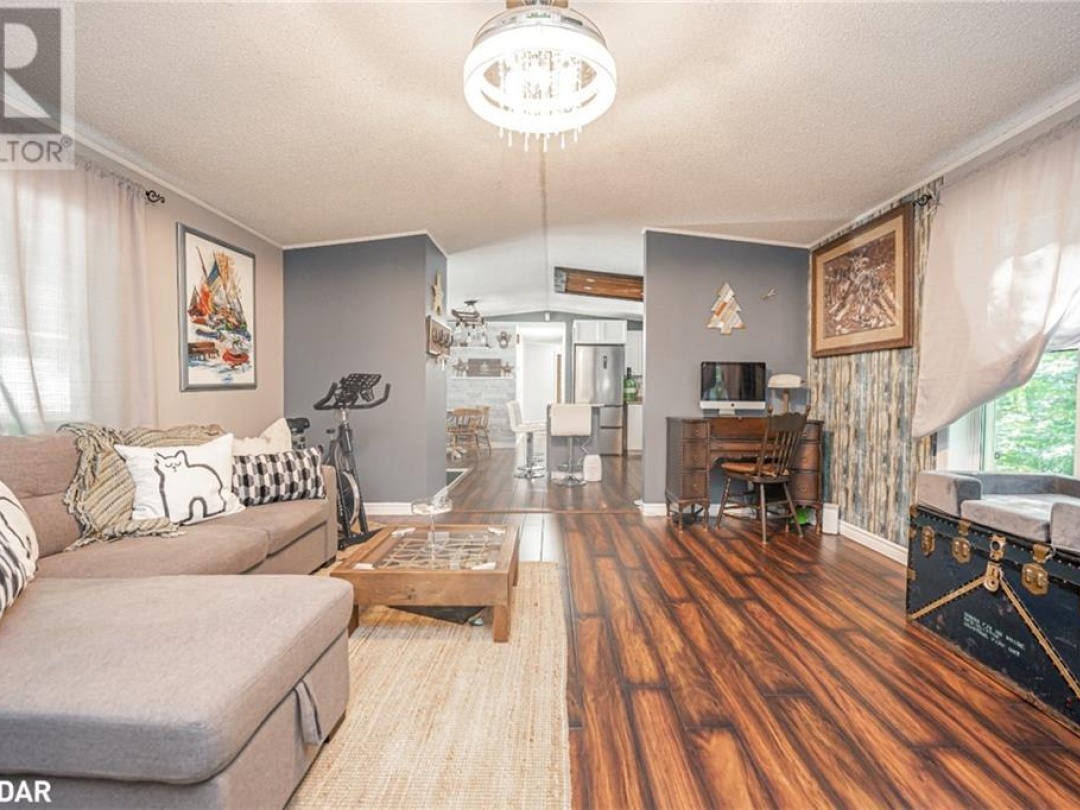 7498 ISLAND Crescent, Black River