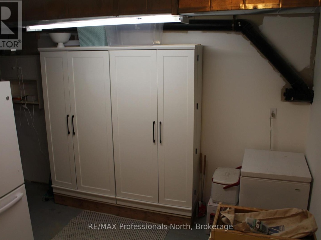 1121 OLD DONALD ROAD N, 