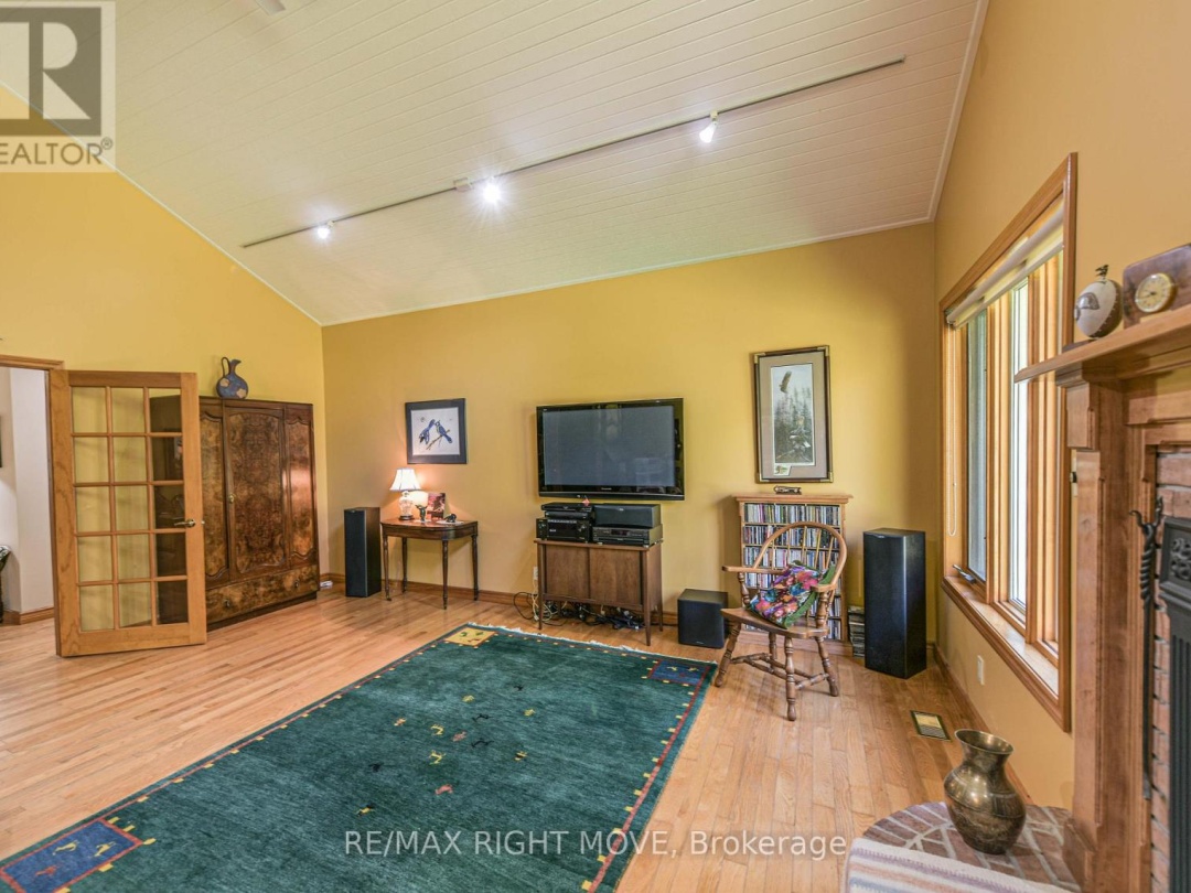 1892 CARRIAGE COURT, 