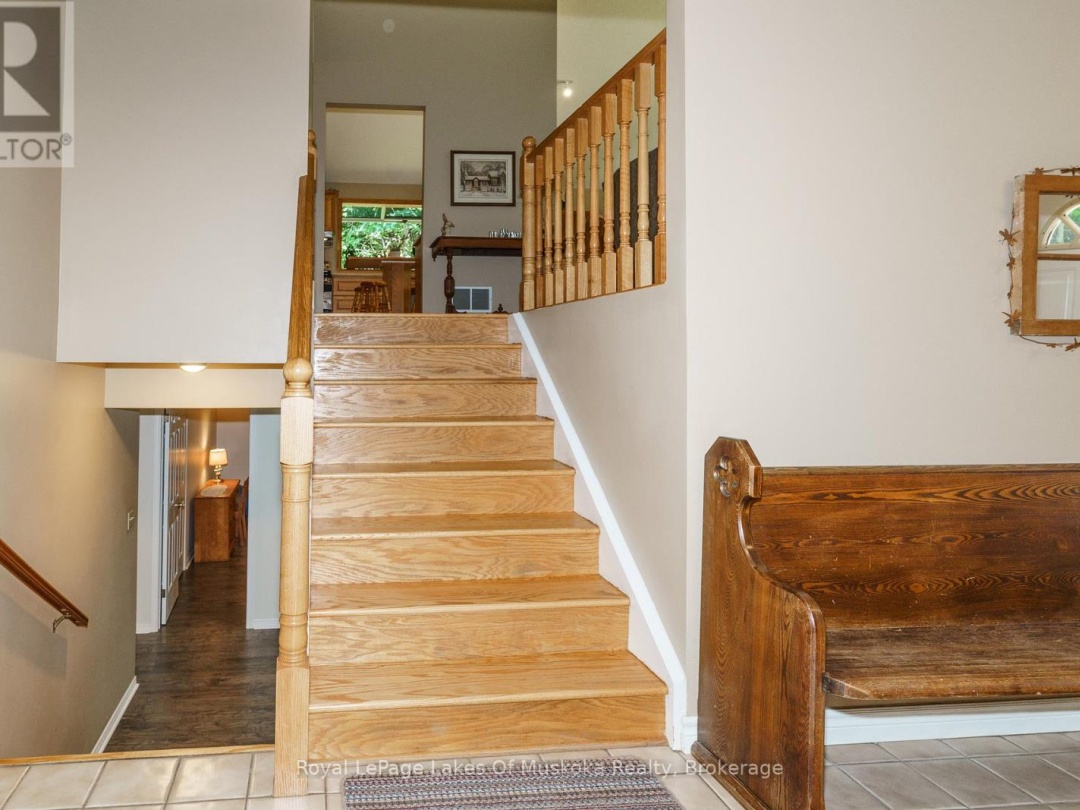 1020 AMELIA CRESCENT, 