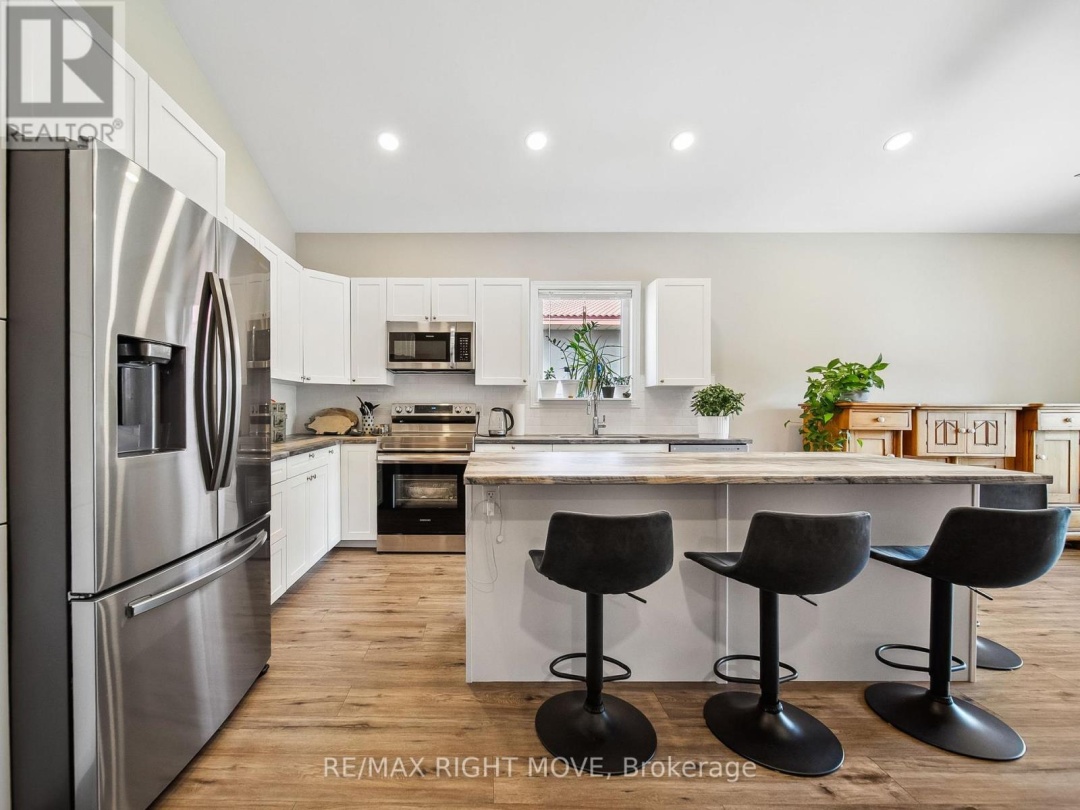 1 & 2 - 112B CREIGHTON STREET S, Ramara (Atherley)