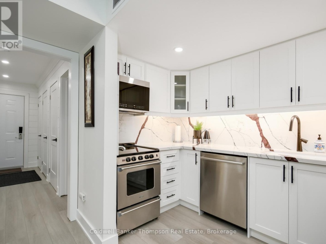 105 32 Deerhurst Greens Drive, Peninsula Lake