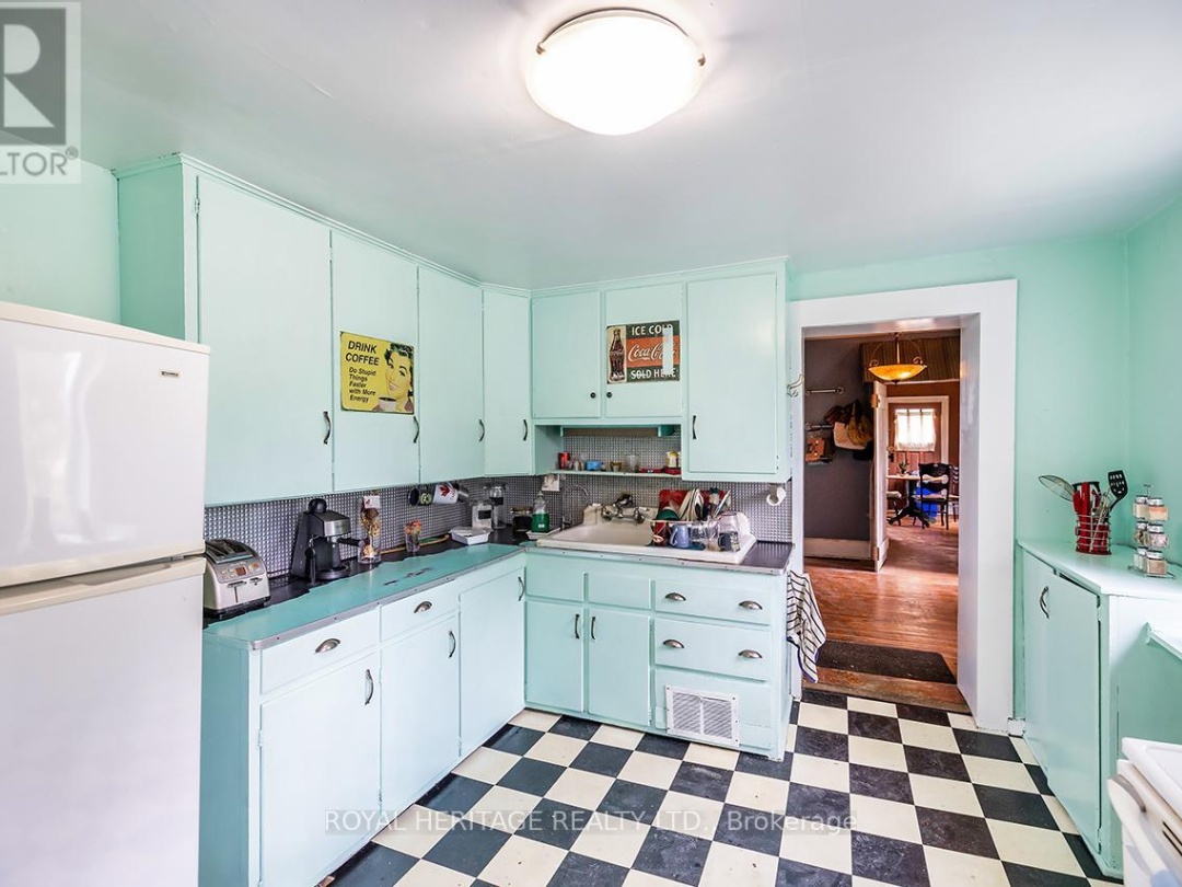 833 WOODVILLE ROAD, 