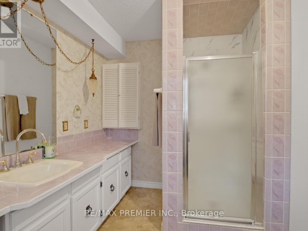 570 Phillip Street E, Gull Lake