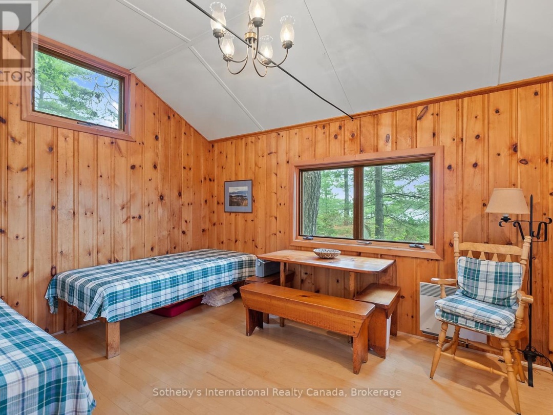 16Lk 1 Wolf Island, Kahshe Lake