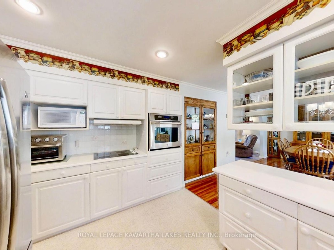 835 Cedar Glen Road, Sturgeon Lake
