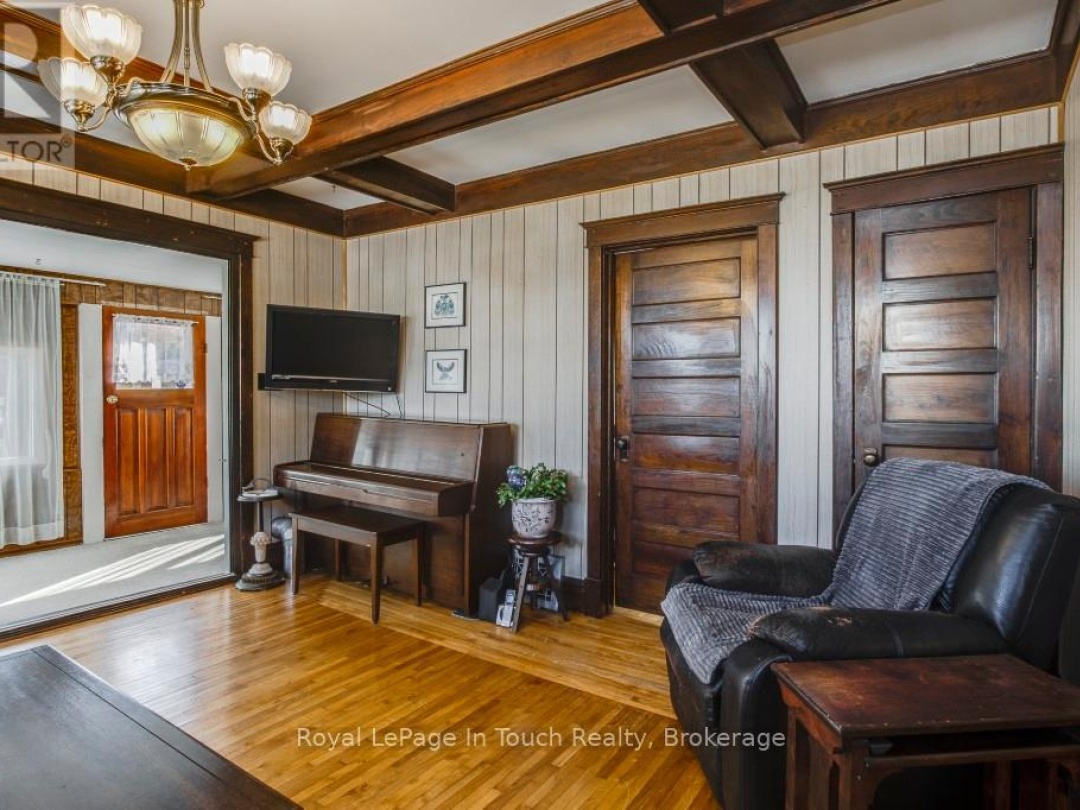 450 ASSINIBOIA STREET, 