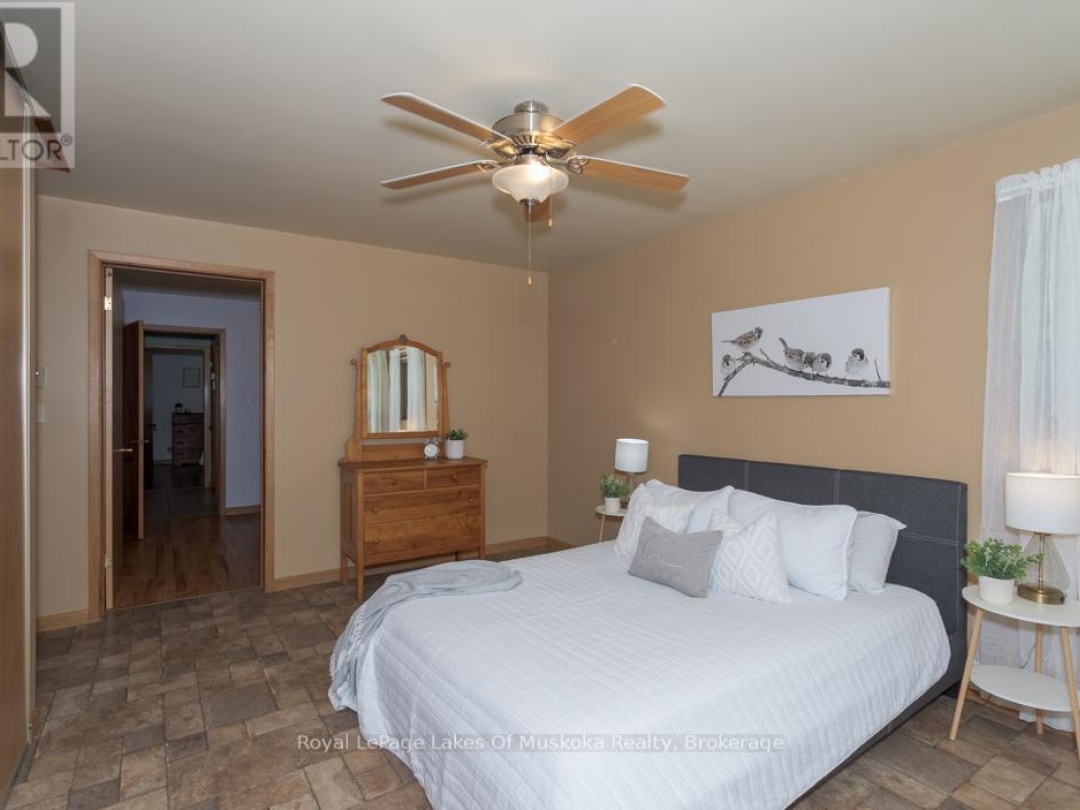 10 MUSKOKA PINES ROAD, 