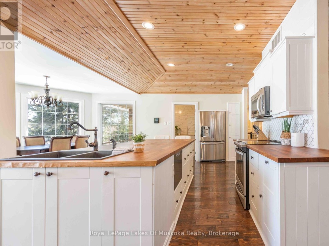 1420 Limberlost Road, Pell Lake