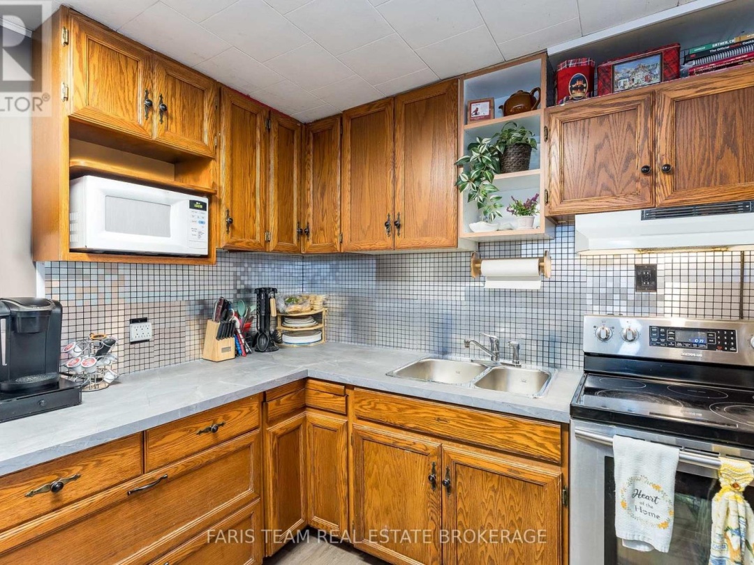 3425 CORONATION AVENUE, 
