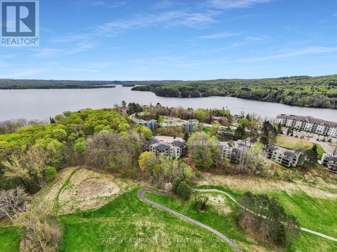203 26 Deerhurst Drive, Peninsula Lake