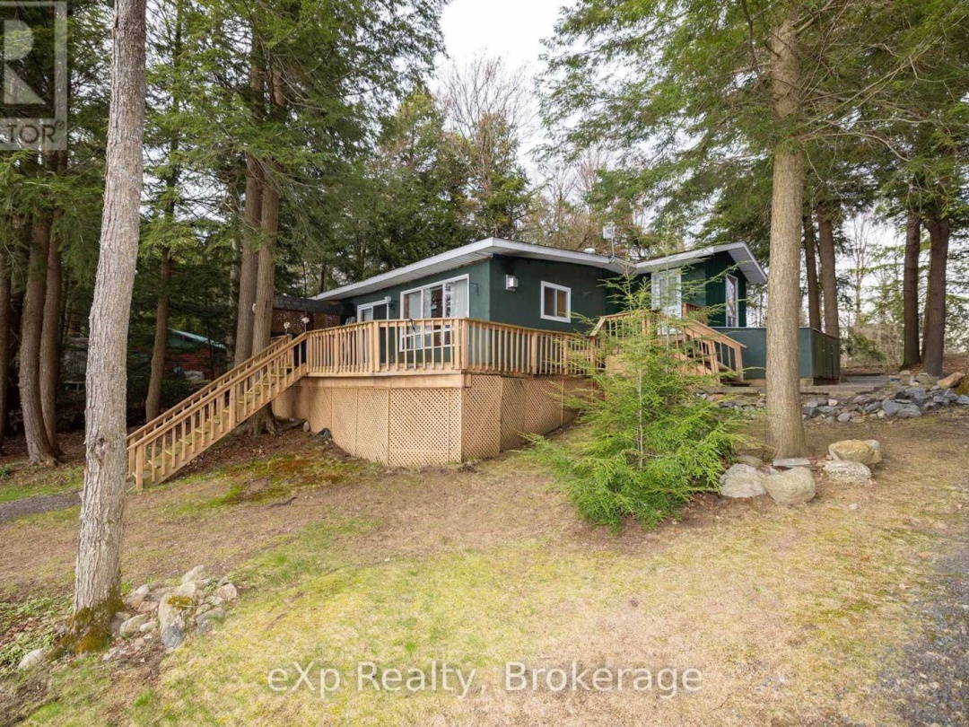 36 Roberts Lake Road E, Roberts Lake