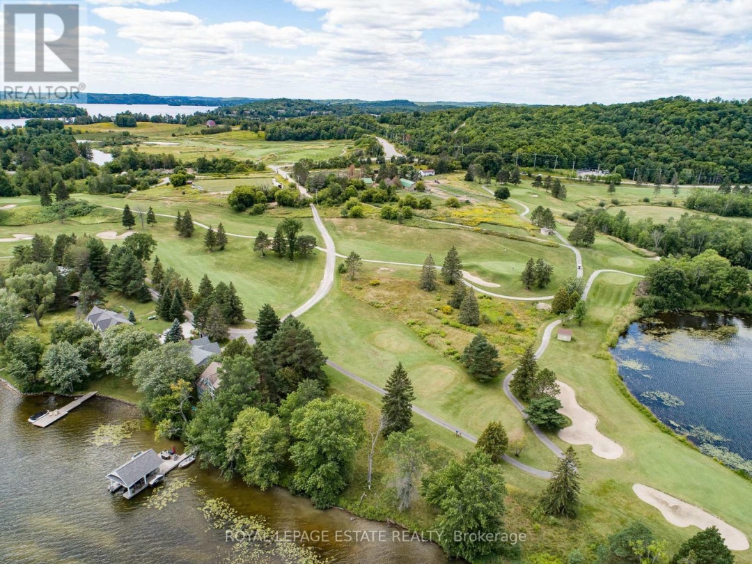 201 27 Deerhurst Drive, Peninsula Lake