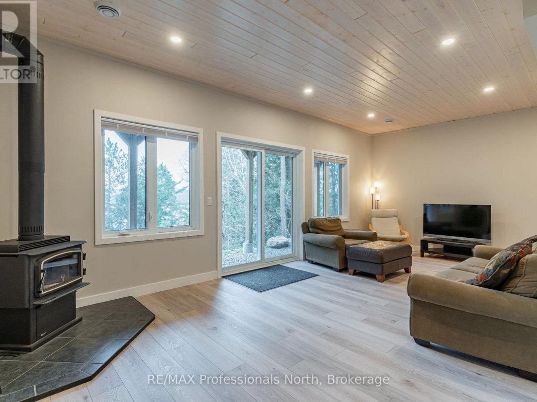5997 Kennisis Lake Road, Kennisis Lake