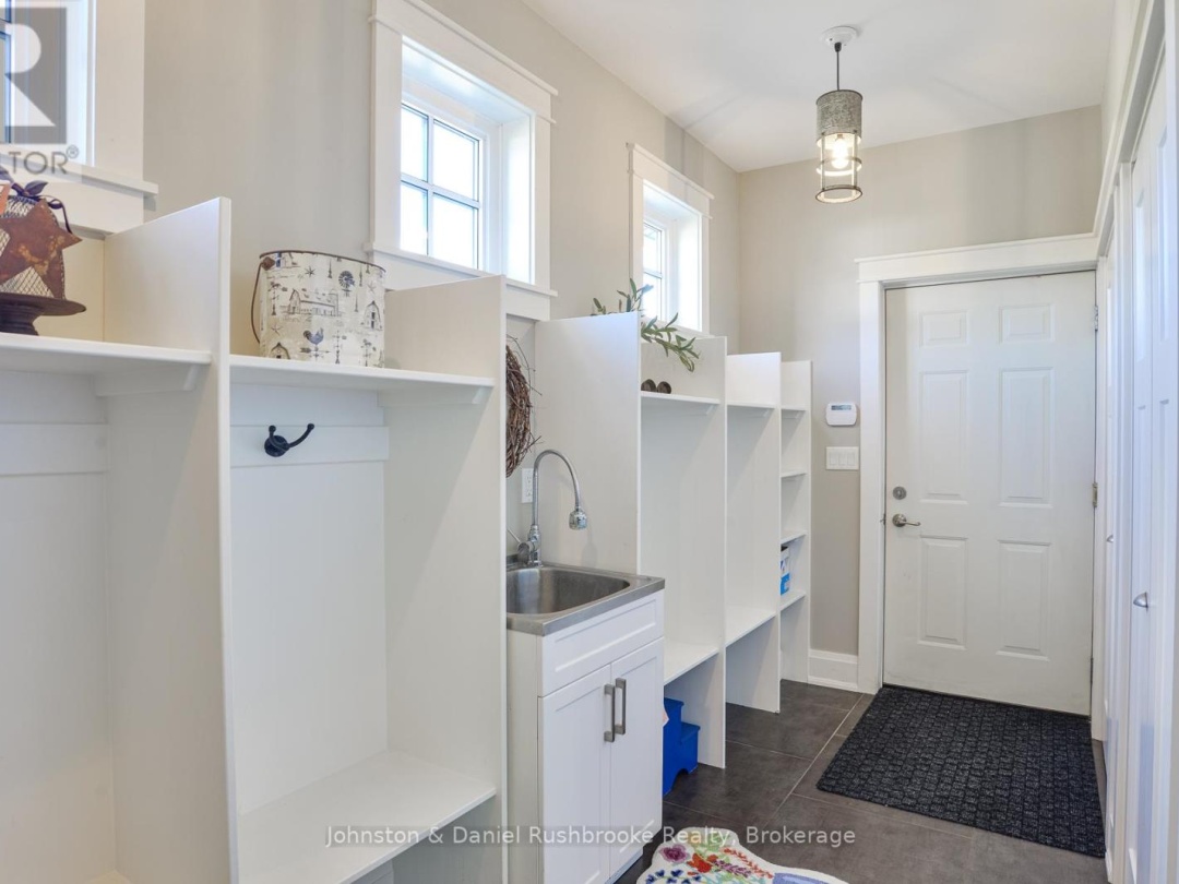 1422 MUSKOKA RD 118 ROAD W, 