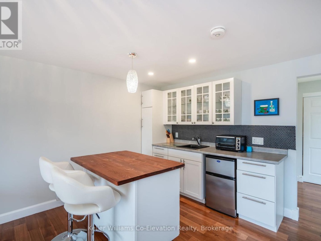 220 Robin's Point Road, Georgian Bay