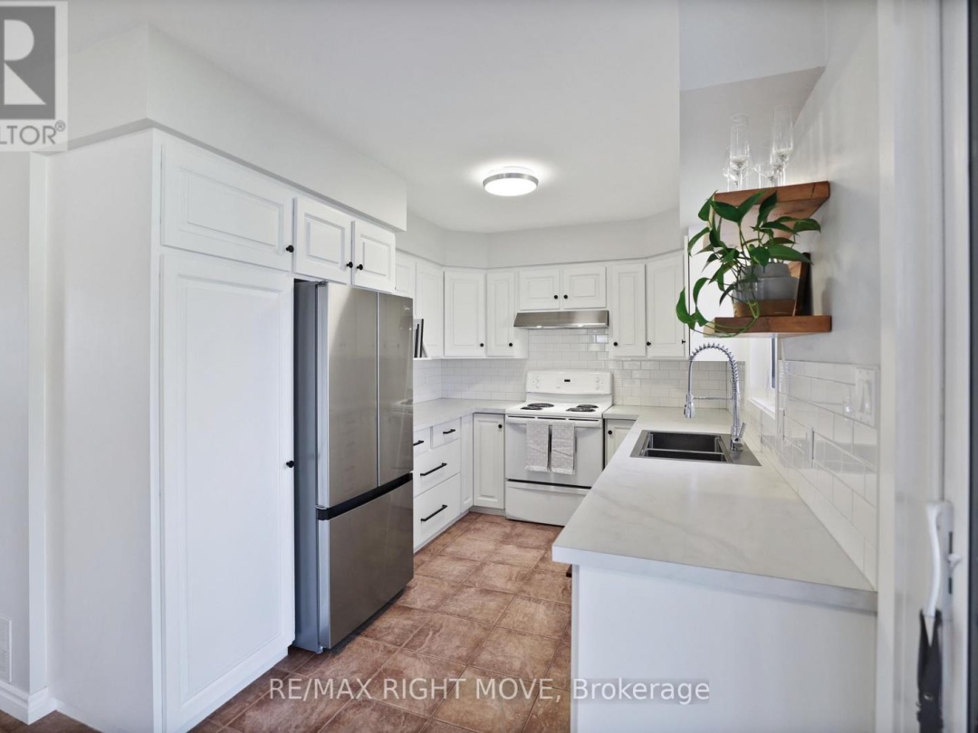 2900 LAKESIDE DRIVE, 