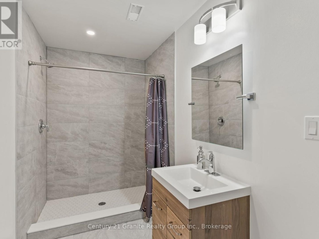 7032 COUNTY ROAD 121, 