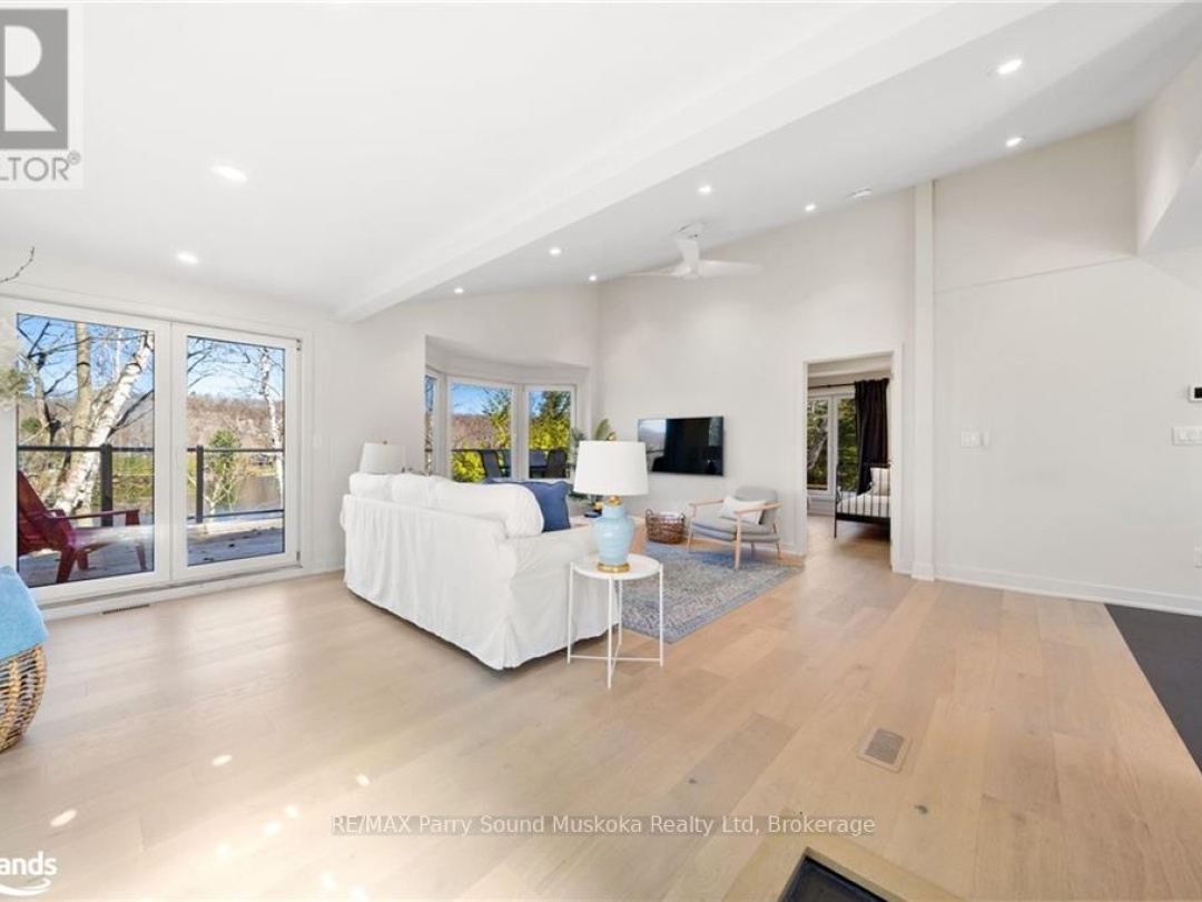 68 Pinewood Road, Long Lake