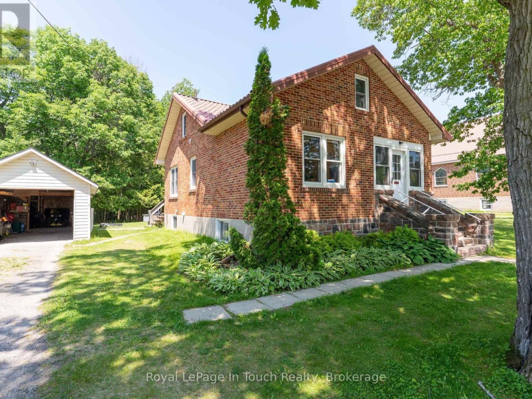 2596 HONEY HARBOUR ROAD, 