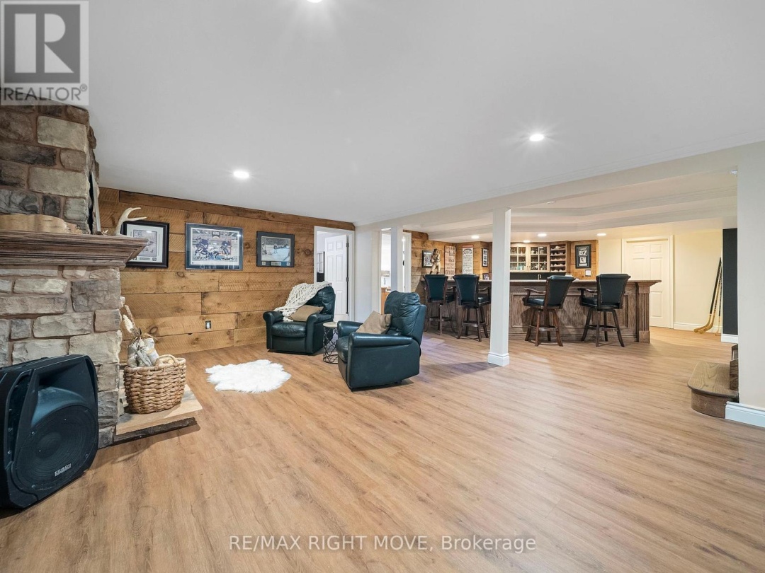 1948 CARRIAGE COURT, 