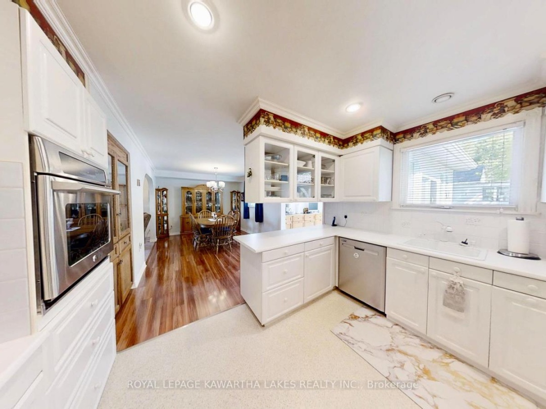 835 Cedar Glen Road, Sturgeon Lake