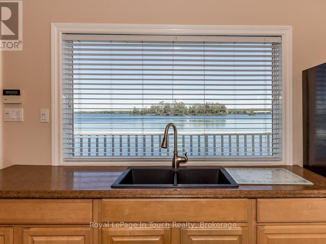 36 Yellowhead Island, Gloucester Pool