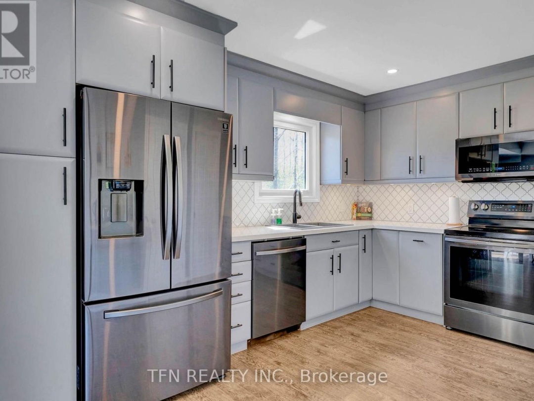 4 PINEWOOD BOULEVARD, 