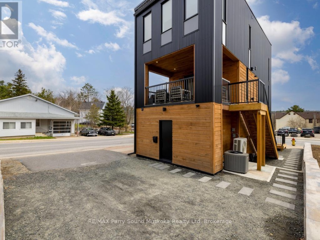 98 JAMES STREET, Parry Sound