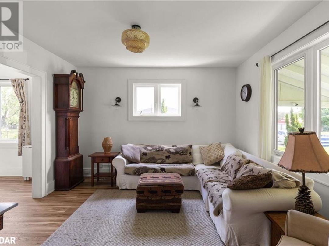 1866 WARMINSTER Side Road, 