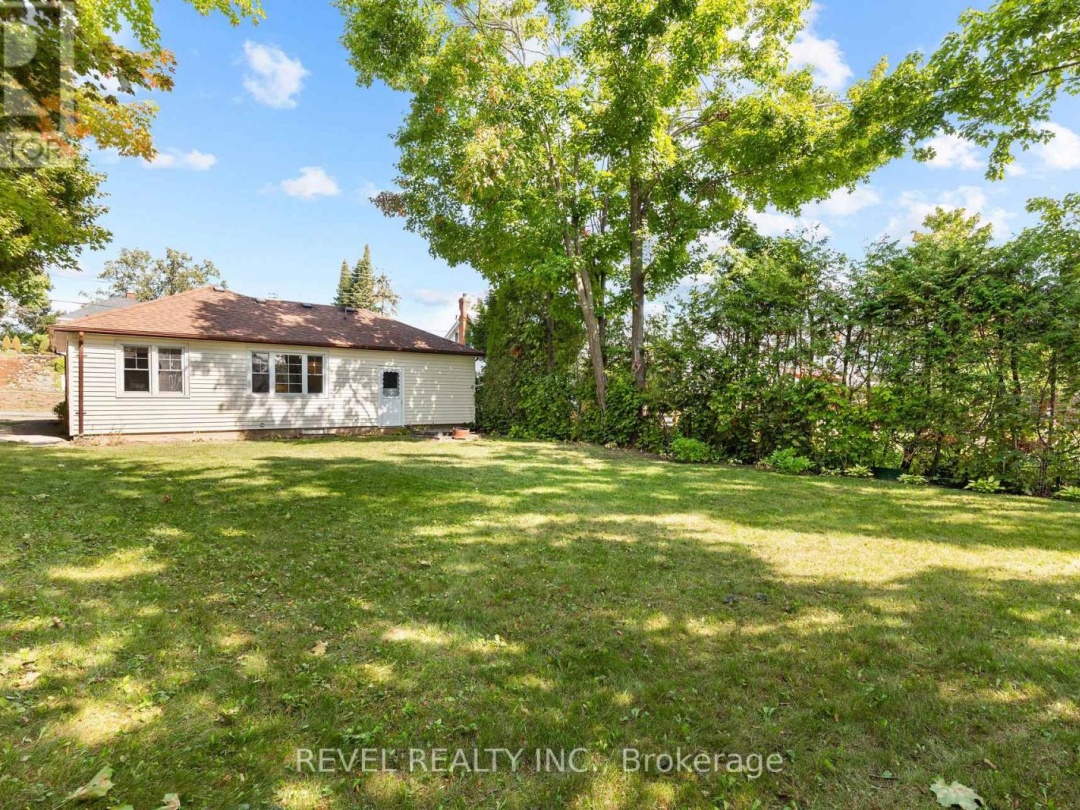 72 KING STREET W, 