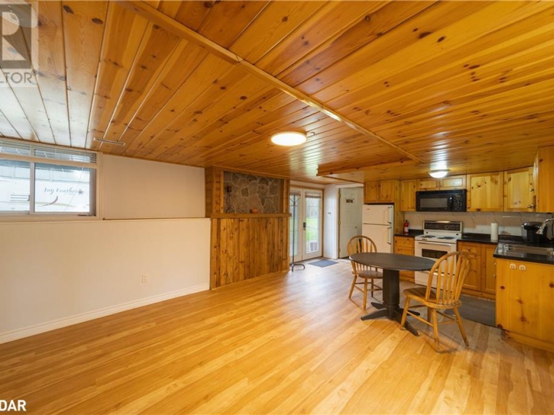 1936 Peninsula Point Road, Sparrow Lake