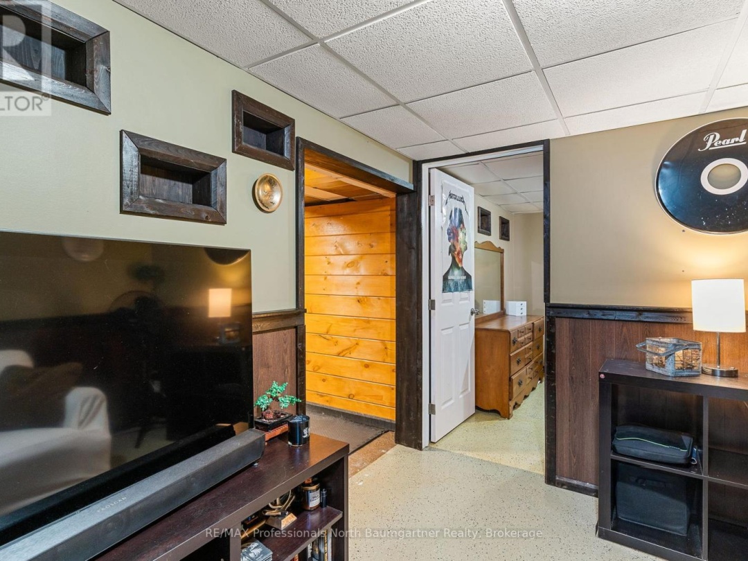 1834 SCOTCH LINE ROAD W, 