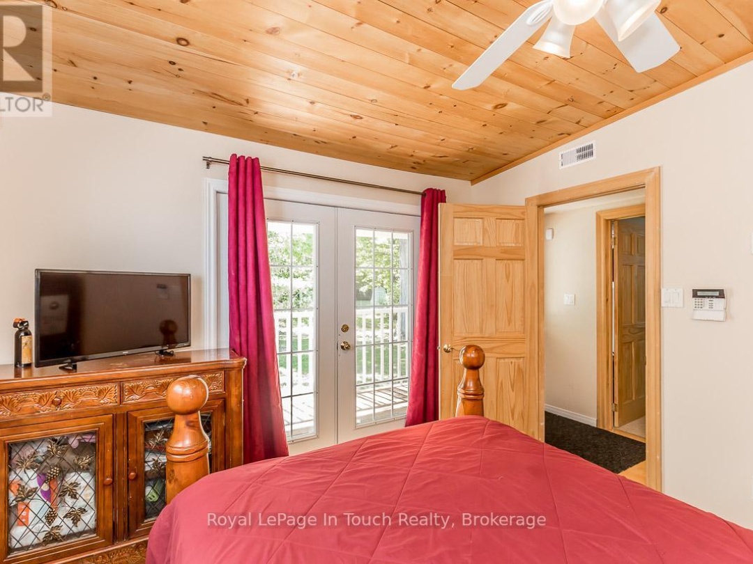 36 Yellowhead Island, Gloucester Pool