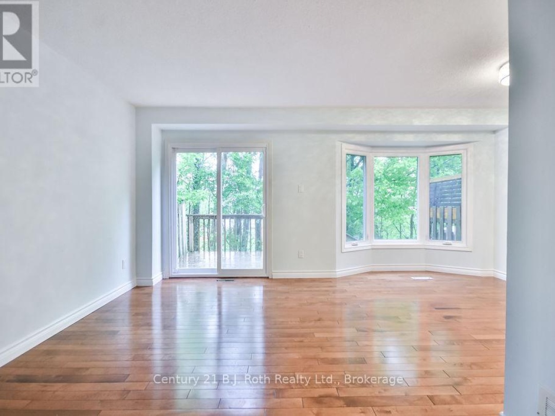 9 492 Laclie Street, Orillia