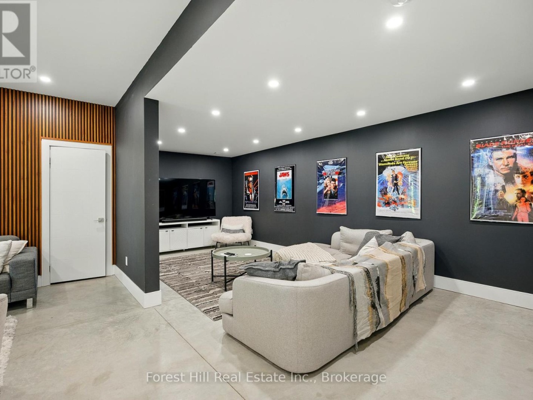 22 Long And Winding Road Road, Silver Lake