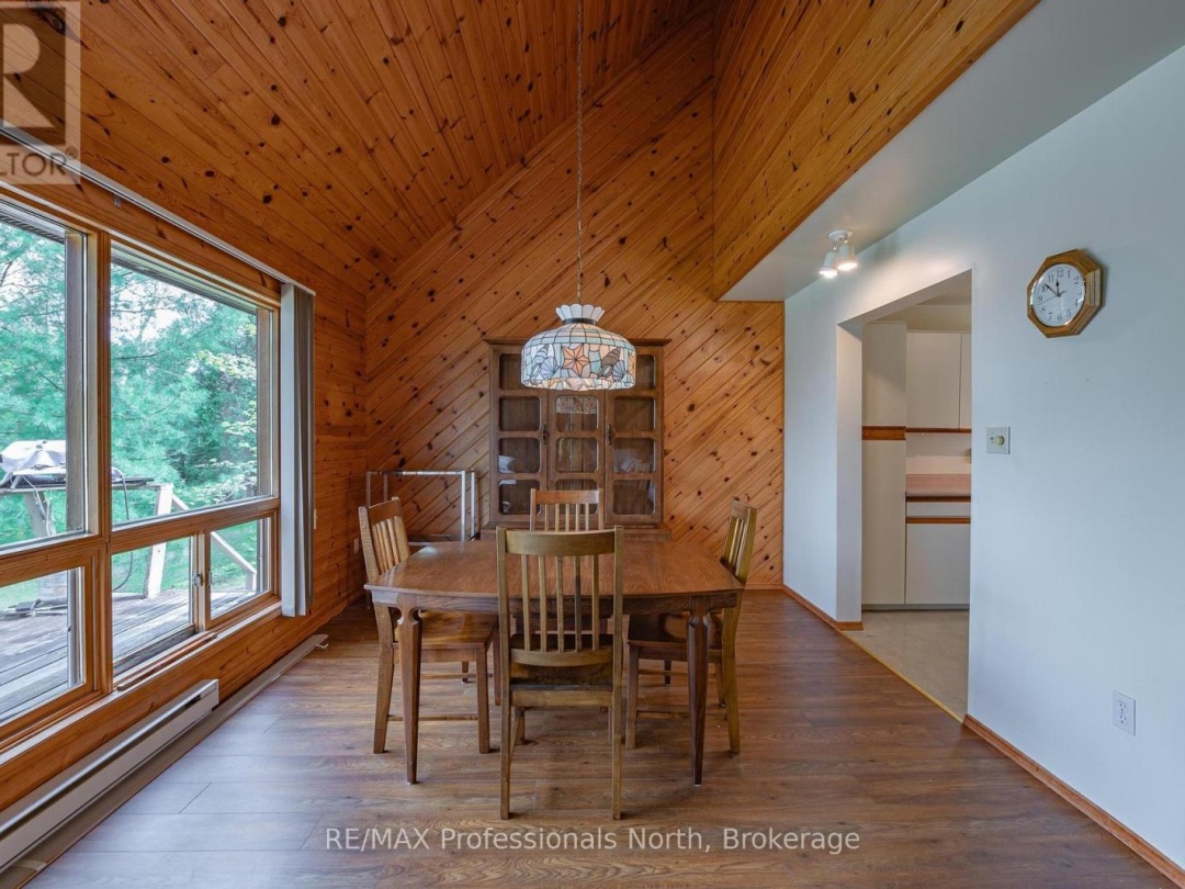 1070 Glamorgan Road E, Gooderham Lake