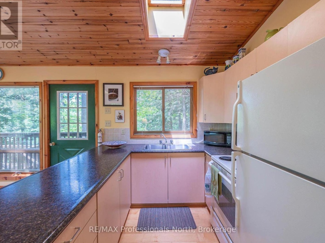1023 Maiden Trail, Bob Lake