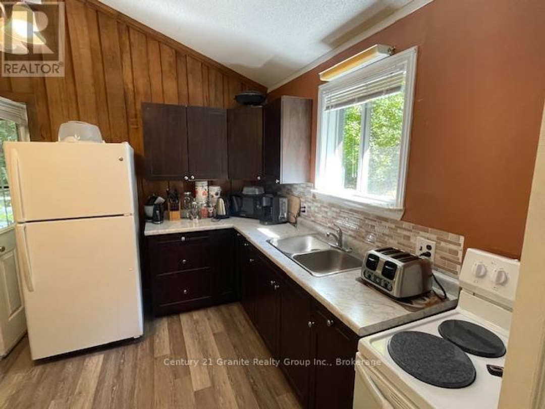 1052 KENSINGTON ROAD, 