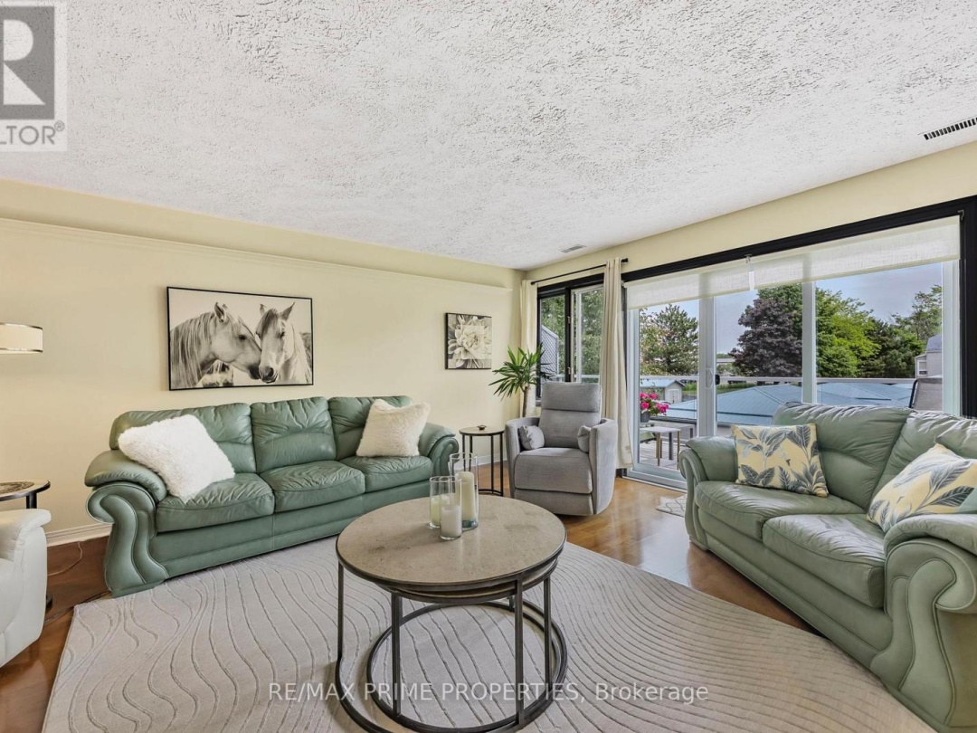 201 - 585 ATHERLEY ROAD, 