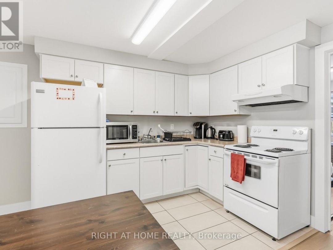 32 MATCHEDASH STREET N, 