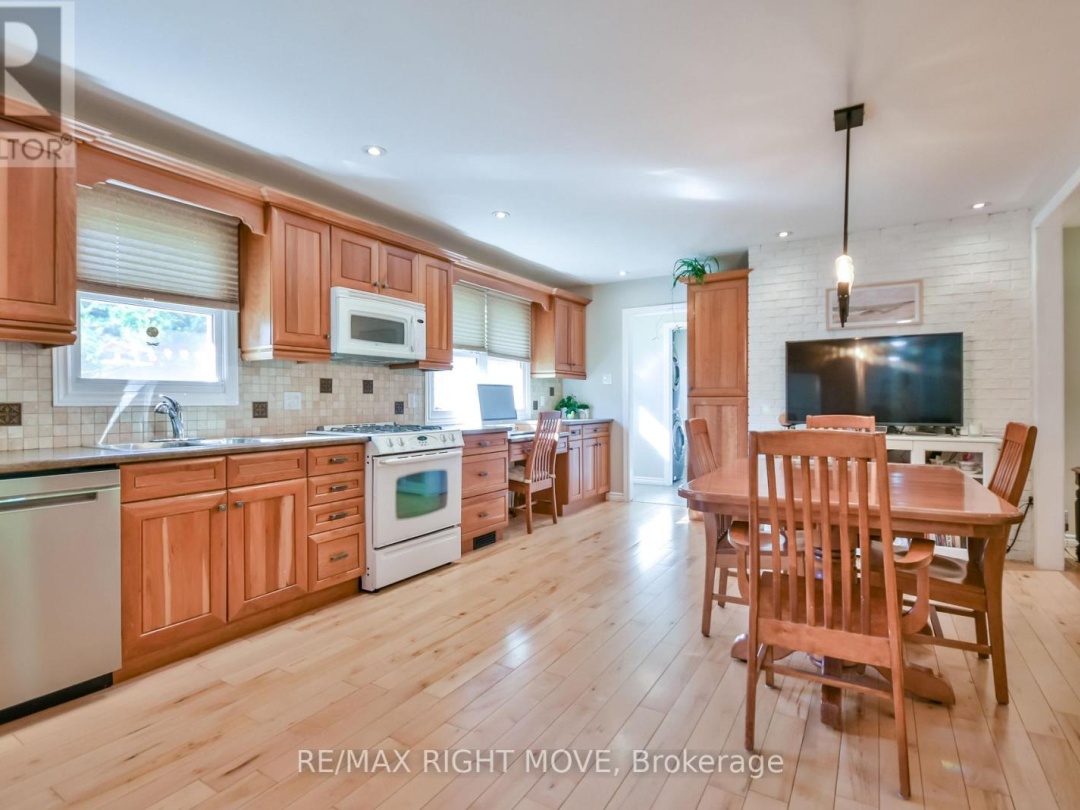 2009 MARCHMONT ROAD, 