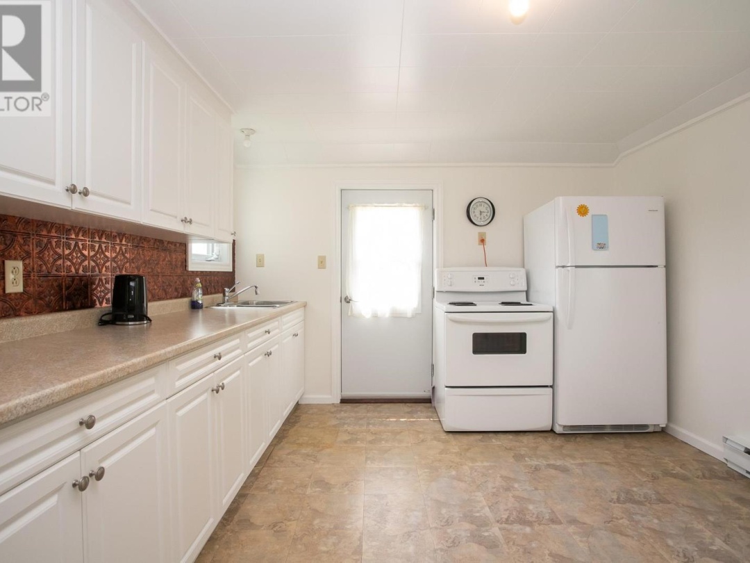 7940 Highway 17 E, Johnson Township