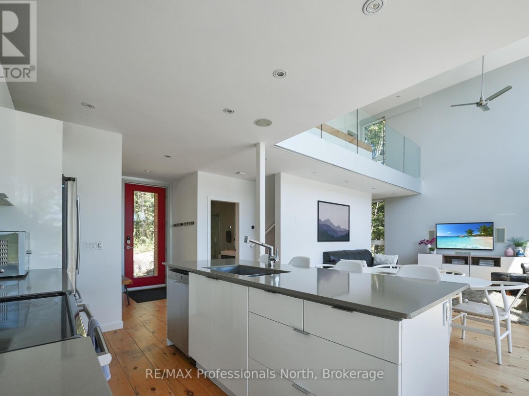 1004 Lipton Drive, Kennisis Lake