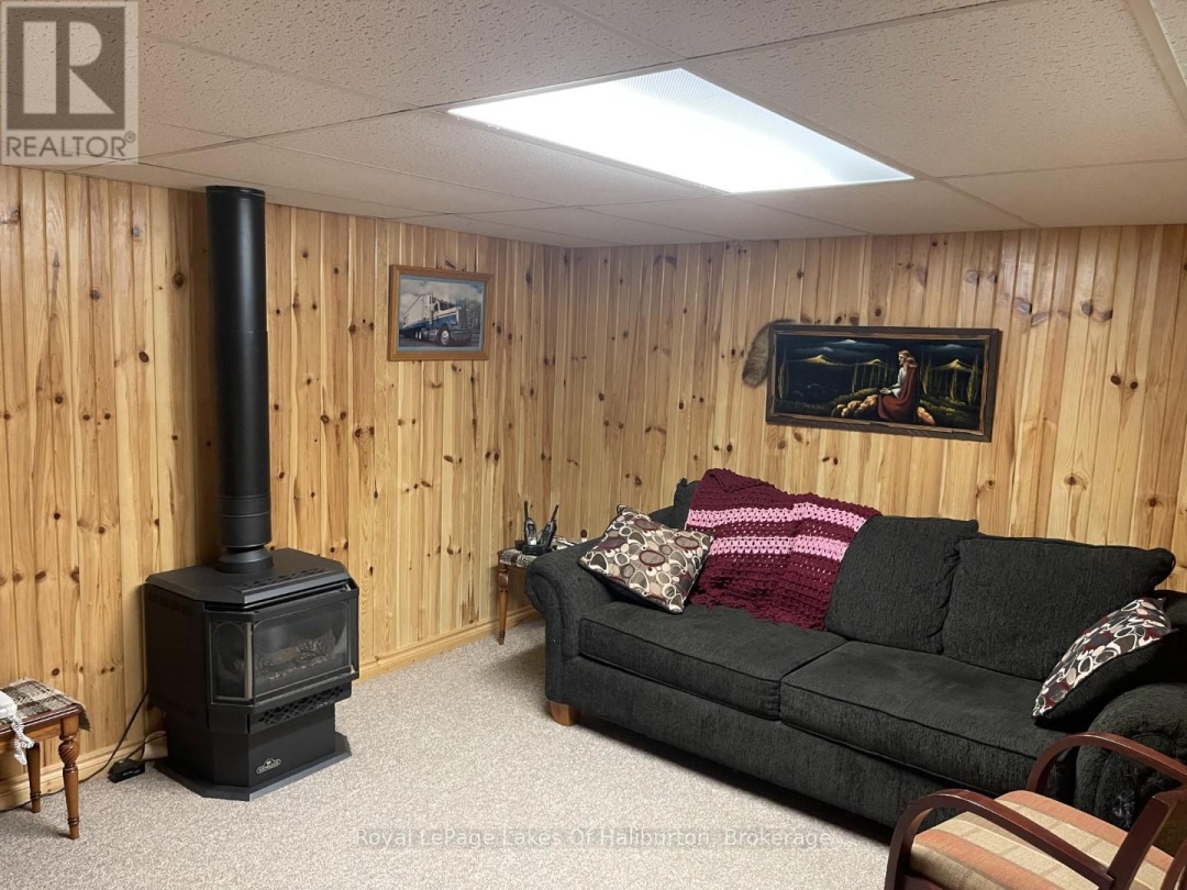 1675 BRAELOCH ROAD, Kennisis Lake